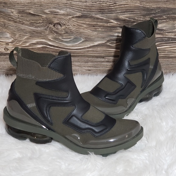 vapormax light olive